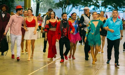 Cerca de 120 parejas de baile aficionado compitieron por un lugar en el Salsódromo 2025, el corazón salsero de la Feria de Cali
