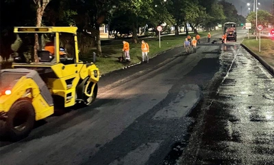 De noche y a toda máquina, avanza la recuperación de la Calle 25 para dejarla libre de huecos y ser una enorme pista de baile