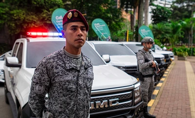 Cali sigue fortaleciéndose en seguridad: nueva entrega de automotores para el Ejército y la Fuerza Aeroespacial Colombiana