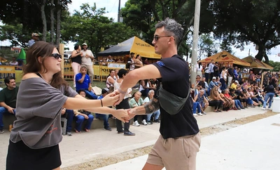Un australiano salsero se gozó Cali en el concierto ‘Feria al Obrero: Calle de la Salsa’