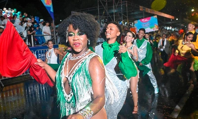 Ni la lluvia detuvo a los bailarines caleños: brillo y resiliencia en la Autopista Suroriental