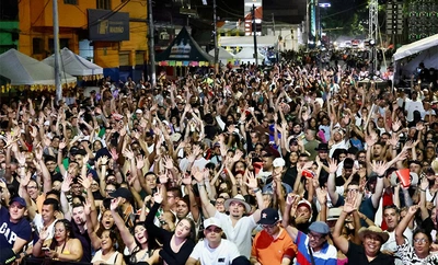 El barrio Obrero vivió una noche histórica: espectacular concierto en la ‘Calle de la Feria’