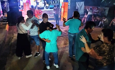 Bailando sin parar: así cerraron la ‘Feria Rural y Comunera’ los habitantes de La Buitrera