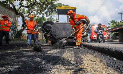 Gracias a los trabajadores oficiales, cerca de 1500 metros están siendo recuperados en la Avenida Ciudad de Cali