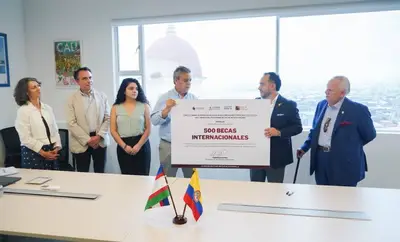 Cali fortalece el acceso a la educación con 500 becas internacionales