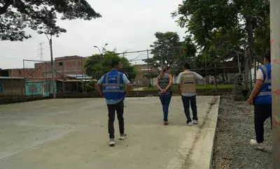 Se acerca entrega de la cancha múltiple del barrio Manuela Beltrán a la comunidad: su avance es del 97%
