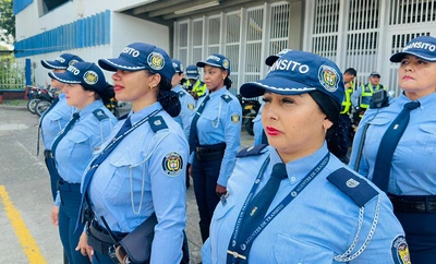 La ‘Patrulla Celeste’ celebró en las calles el ‘Día de la Mujer’: son la fuerza femenina en el cuerpo de agentes de tránsito