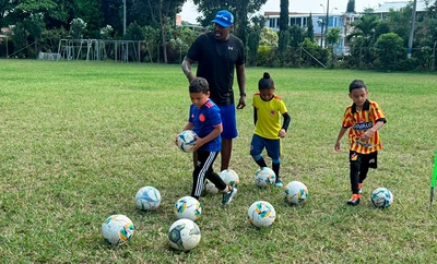 Niños y jóvenes de la Comuna 5 se alistan para la ‘Copa Cali es Mundial’ desde el programa ‘Deporvida’