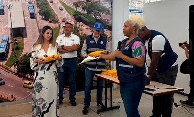 30 vendedores informales de la Terminal de Transportes ahora son ‘Cuidadores del Espacio’: la Alcaldía de Cali los capacitó