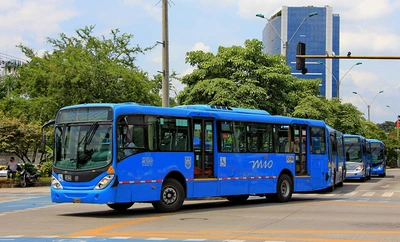 En Cali, el transporte escolar le garantiza acceso y permanencia educativa a más de 22 mil estudiantes