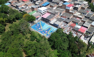 Dos canchas múltiples volvieron al servicio de la ciudadanía en la Comuna 1: con recursos del empréstito