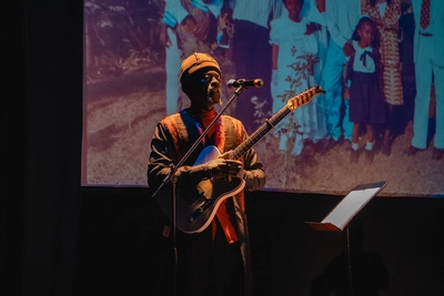 La obra ‘Hewa Rwanda’ conmovió a los asistentes al Teatro Municipal Enrique Buenaventura: una experiencia de arte, duelo y sanación colectiva