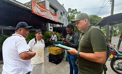 Autoridades inspeccionan comercios para controlar impactos ambientales por uso de leña