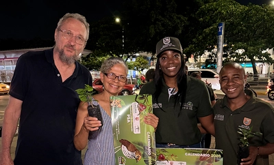 Con la entrega de plantas ornamentales se promueve la convivencia para un ‘Día de la Madre’ en paz