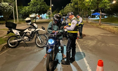 Secretaría de Movilidad rechaza agresiones contra agentes de tránsito durante atención de emergencia vial en el oeste de Cali