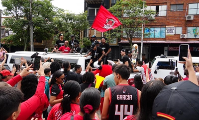 Espectacular recibimiento de los caleños a su equipo Toros del Valle luego de coronarse campeón de la Liga de Baloncesto