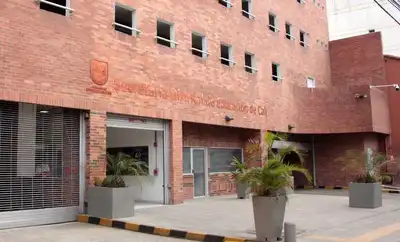 La Secretaría de Educación Distrital lamenta el fallecimiento de un estudiante del Liceo Anglo del Valle e inicia acciones de verificación.