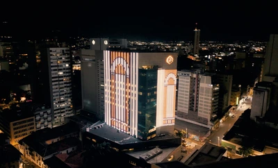 La imagen del Teatro Municipal será proyectada sobre la fachada iluminada del edificio del Banco de Occidente en pleno centro histórico de Cali