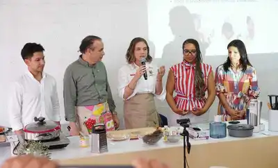 Escuelas que alimentan futuro: Cali fortalece la alimentación saludable con la entrega de recetarios en la sede Adán Cordovez Córdoba