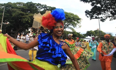 Cali celebra 30 años del Petronio Álvarez con el Desfile de las Colonias y hace un reconocimiento al aporte afro en la ciudad