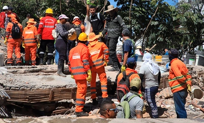 Desde Infraestructura se despliega personal y maquinaria para apoyar labores de rescate y evacuación de escombros