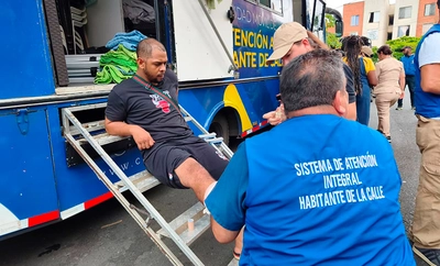 Dispositivo móvil del Programa Habitante de y en Calle recorre sectores afectados por el terremoto para llevar su atención integral