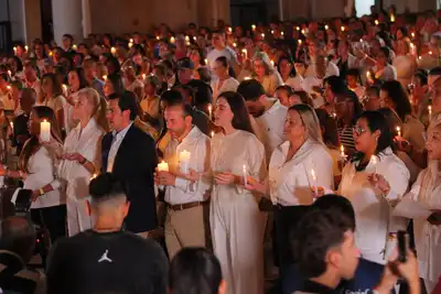 Cali encendió miles de velas como homenaje a las víctimas del terremoto