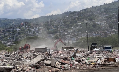 Entre los escombros hay recuerdos que buscan volver a casa tras el terremoto