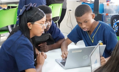 Cali impulsa la ciencia y la tecnología en las aulas con el inicio de la estrategia ‘Tripulación STEM’
