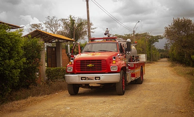 Cali lleva agua potable a comunidades rurales para mitigar el Fenómeno de El Niño
