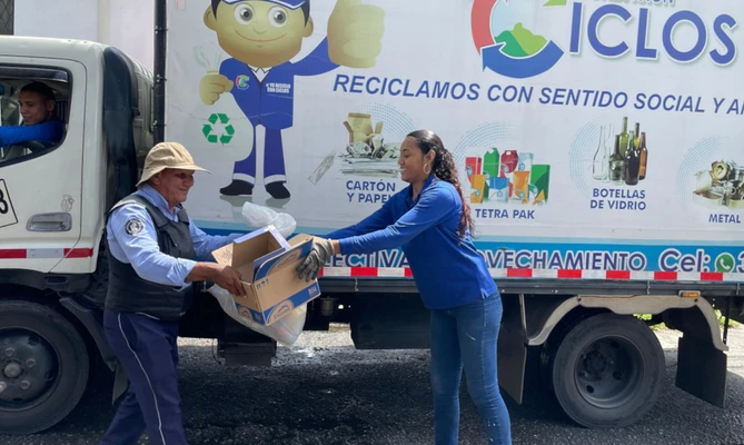 Alcaldía de Cali lidera jornadas de sensibilización y socialización de la ruta de reciclaje en el barrio La Merced