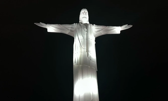 La iluminación ornamental de Cristo Rey se reactiva luego de tormenta eléctrica que generó fallos en el servicio