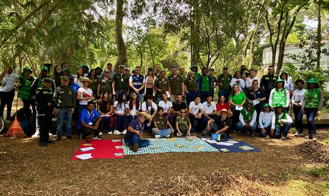 Lago de la Babilla y el Parque Lineal de Ciudad Jardín, lucen más verdes y limpios tras jornada liderada por la Alcaldía de Cali