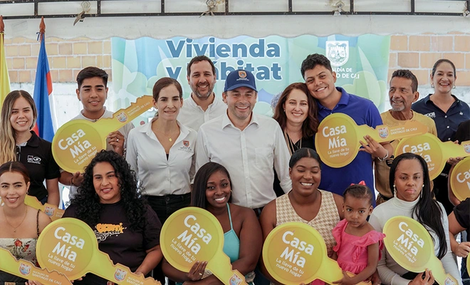 ¡Con la llave en la mano! 40 familias recibieron de parte del alcalde el  subsidio de vivienda ‘Casa Mía’