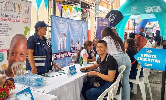 La oferta educativa llegó hasta la comuna 13 a través de la Feria de  Servicios “Volvamos a mí Cali Bella”