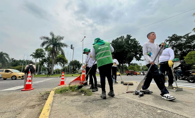 Con la estrategia ‘A pie de calle’, Alcaldía impulsa limpieza y cultura ciudadana de cara a la ‘Maratón de Cali 2025’