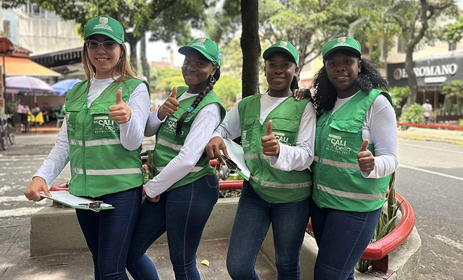 Transformación en la avenida Sexta: más limpieza, cultura ciudadana y  comercio activo gracias a los Promotores ‘Mi Cali Bella’