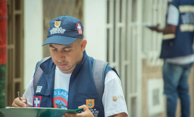 Fumigación oportuna permite a Cali registrar más de 50 barrios sin casos de dengue en 2025
