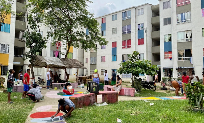 Trabajando en equipo, Los Lagos se vistió de color y alegría para embellecer sus espacios públicos