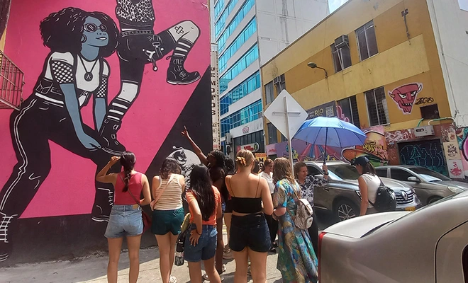 En la carrera 3 con calle 9, el arte y la música se fusionan dando nueva vida al centro