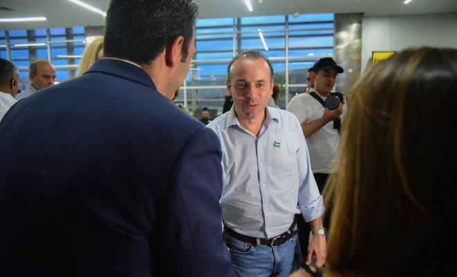 Alcalde Alejandro Eder recibió el primer vuelo Ciudad de México - Cali: \"Esta ruta nos conecta con el mundo\"