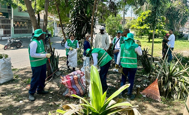 Promotores ‘Mi Cali Bella’ intervienen punto crítico en la Comuna 15 y  recuperan espacio público