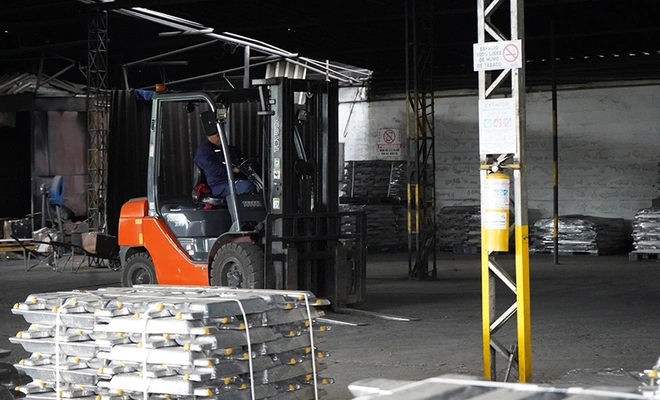 La Unidad de Bienes y Servicios fortalece la gestión ambiental con aprovechamiento de luminarias del alumbrado público de Cali