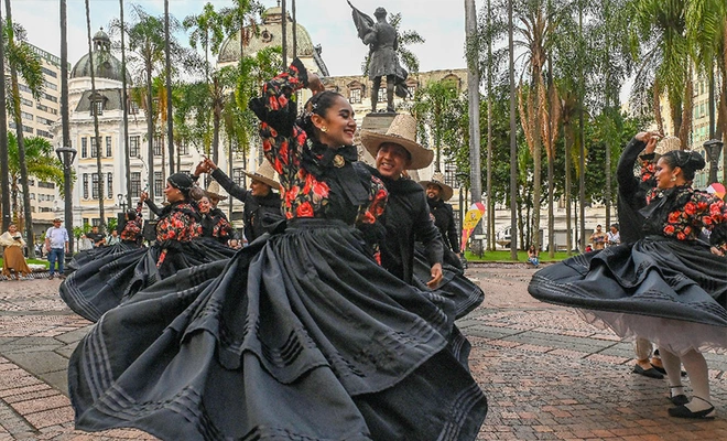 La danza tradicional se tomó la Plaza de Cayzedo con el XXXI Festival Mercedes Montaño