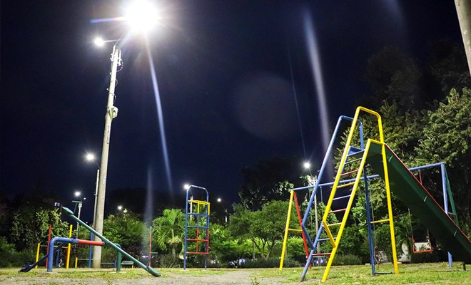 Cali se renueva con luz: parque Los Robles ya cuenta con iluminación led