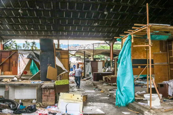 116 comerciantes se trasladan a la carpa para permitir la remodelación de la Plaza de Siloé