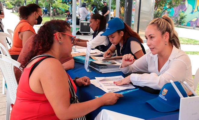 Alcaldía de Cali presente en el Bulevar de Oriente con Feria de  Servicios