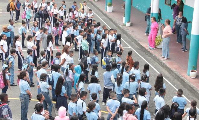 Se reanudan las jornadas escolares en instituciones educativas oficiales de Cali