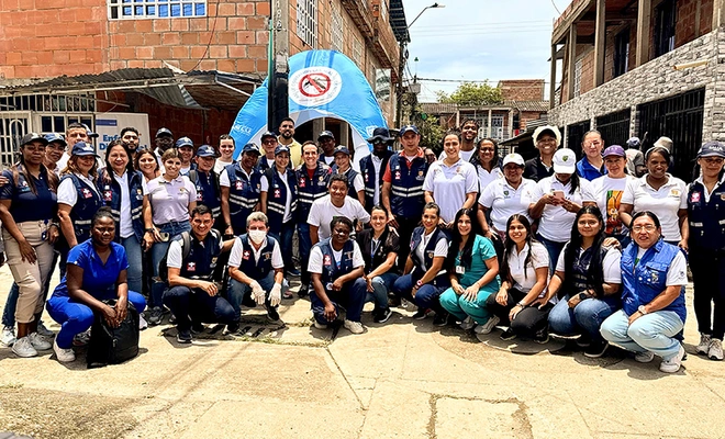 Abre la puerta al personal identificado de las brigadas contra el dengue: colaborar es clave para frenar al mosquito