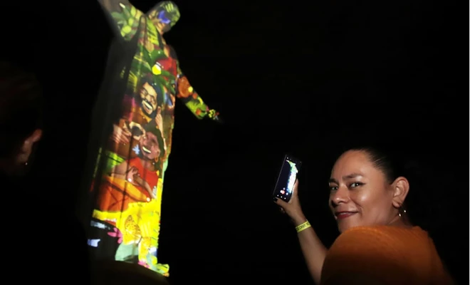 Así fue el ascenso para que caleños se gozaran el mapping en el monumento de Cristo Rey